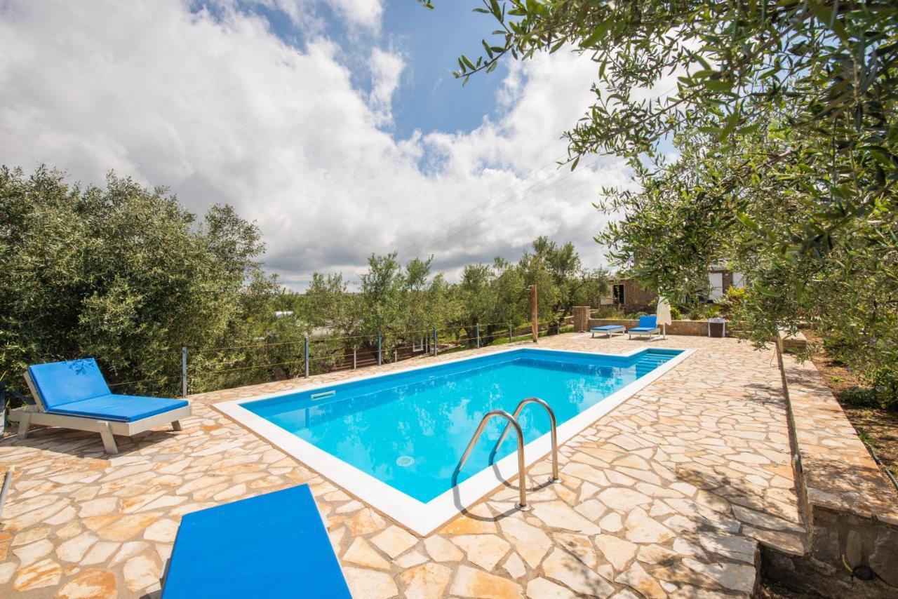 Hakuna Matata Holidays Wooden Lodge With Airco & Pool In Greek Olive Grove Methoni  Exterior foto